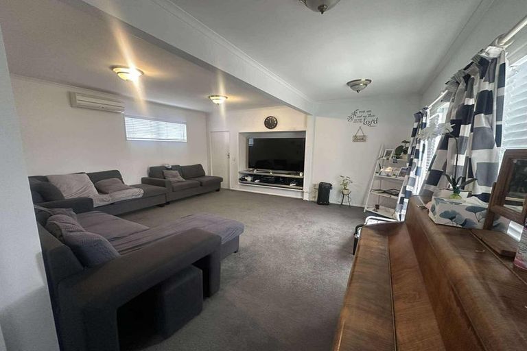 Photo of property in 22 Saint Ronans Avenue, Waterloo, Lower Hutt, 5011