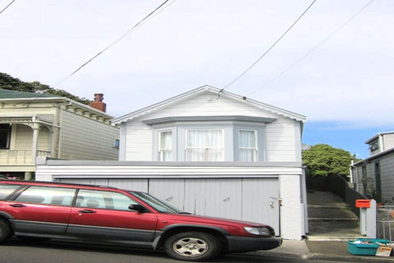 Photo of property in 18 Milton Street, Berhampore, Wellington, 6023