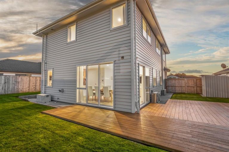 Photo of property in 12 Len Ireland Drive, Kumeu, 0810
