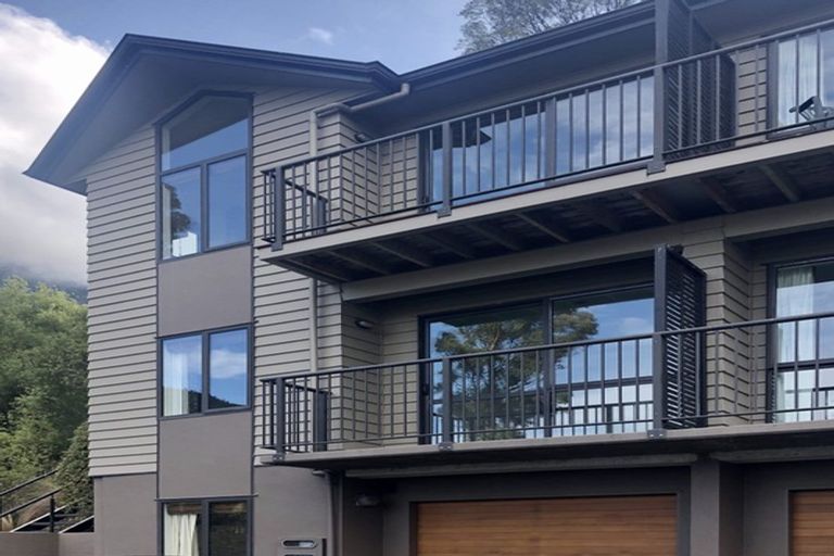 Photo of property in Arno Apartment, 1/8 Mckerrow Place, Sunshine Bay, Queenstown, 9300