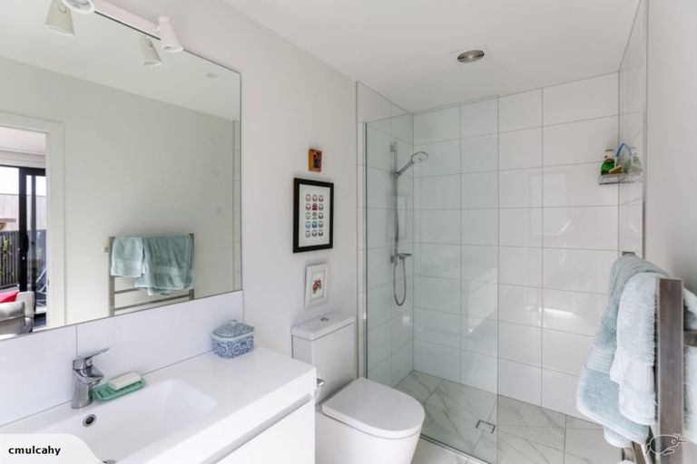 Photo of property in 15 Shearer Drive, Oakura, 4314