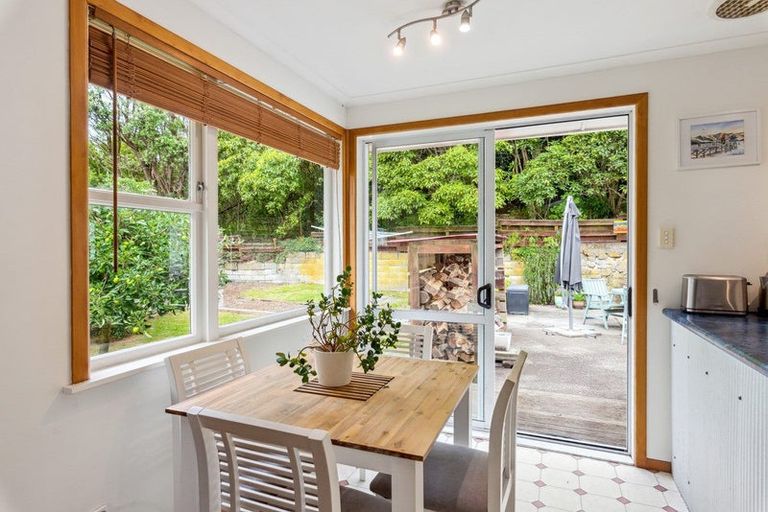 Photo of property in 12 Brazier Grove, Paraparaumu, 5032