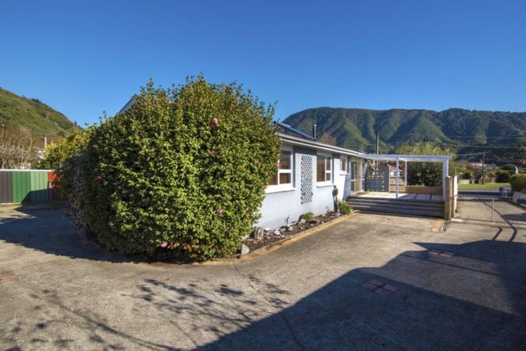 Photo of property in 54c Devon Street, Picton, 7220