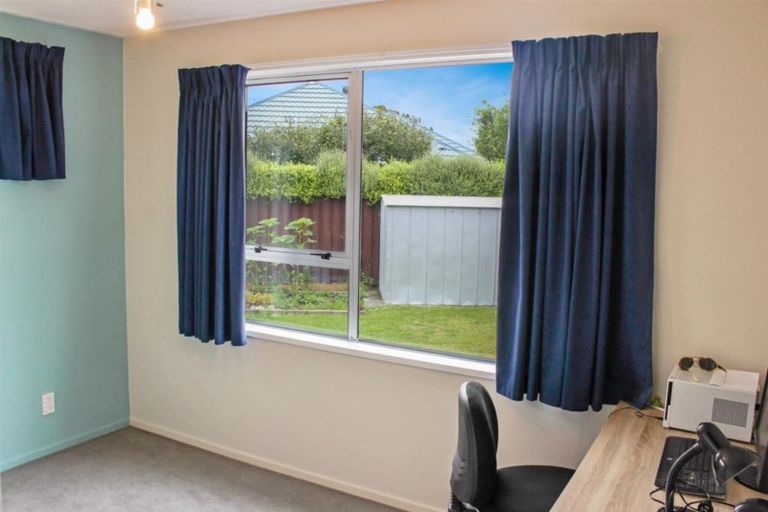Photo of property in 46 Bellingham Place, Avonhead, Christchurch, 8042