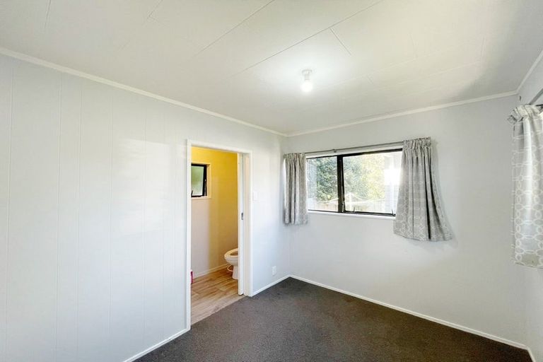 Photo of property in 5 Rondorlyn Place, Manurewa, Auckland, 2102