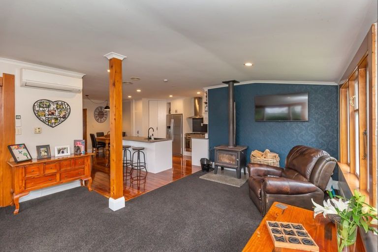 Photo of property in 73 Wakefield Road, Levin, 5571