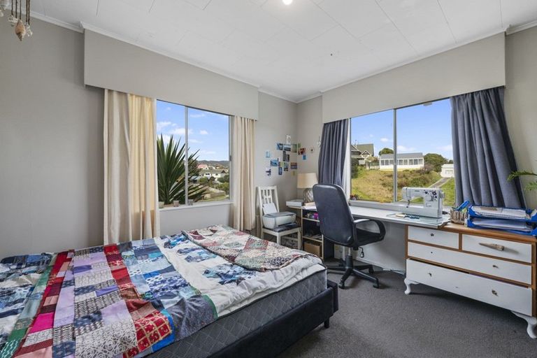 Photo of property in 13 Kaitawa Street, Waikanae Beach, Waikanae, 5036