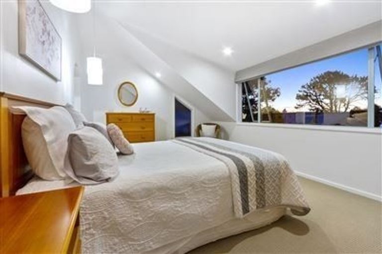 Photo of property in 1/71 Beresford Street, Bayswater, Auckland, 0622