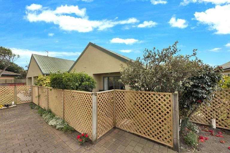 Photo of property in 9/90 Hawke Street, New Brighton, Christchurch, 8083