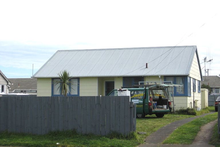 Photo of property in 35 Matipo Street, Castlecliff, Whanganui, 4501