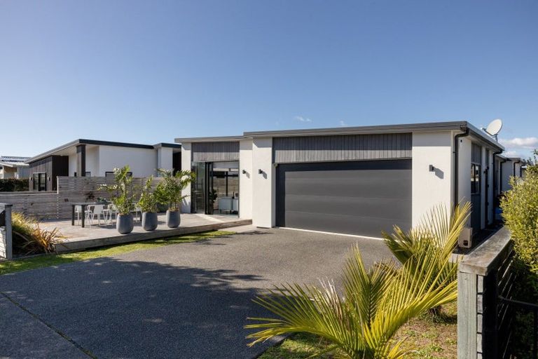 Photo of property in 17 Te Aranga Drive, Papamoa Beach, Papamoa, 3118