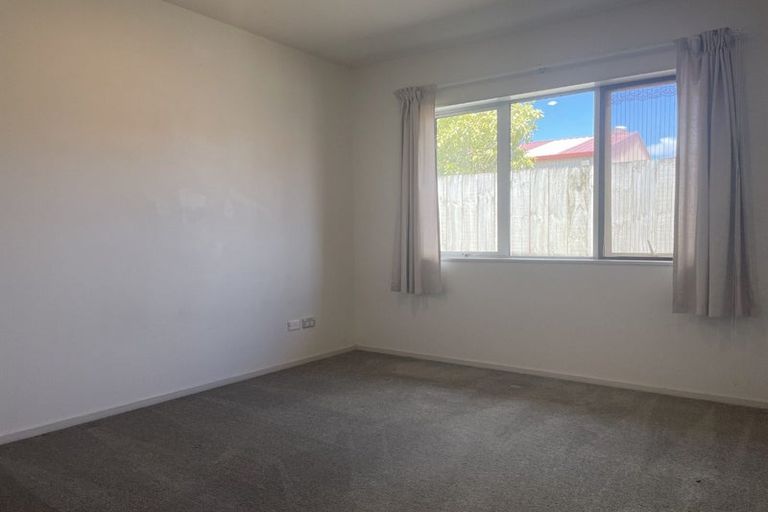 Photo of property in 13a Woodside Road, Massey, Auckland, 0614