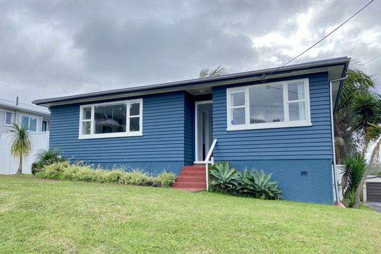 Photo of property in 12 Utting Street, Birkdale, Auckland, 0626
