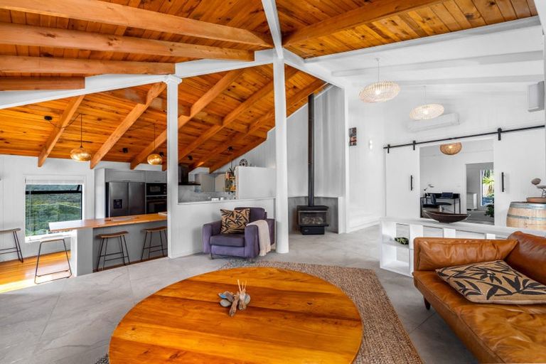 Photo of property in 77 Te Wahapu Road, Russell, 0272