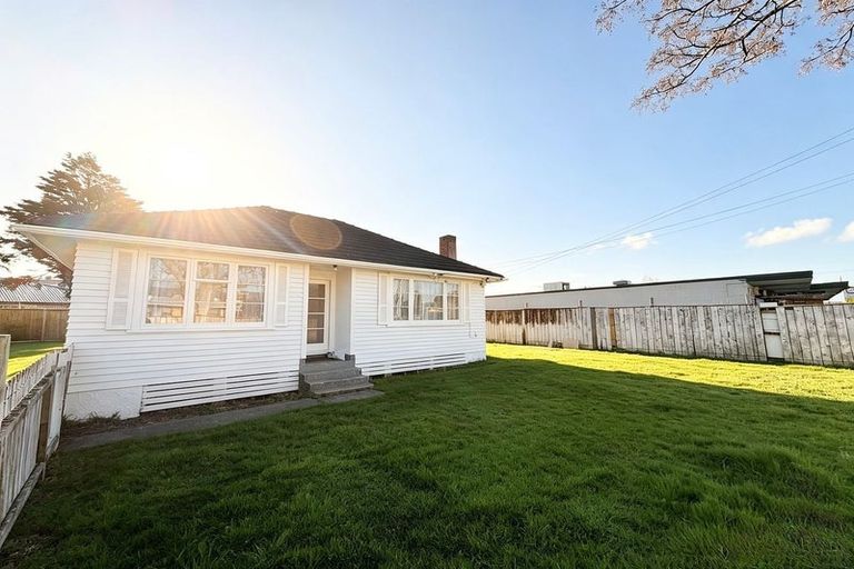 Photo of property in 60 Mckean Avenue, Manurewa, Auckland, 2102