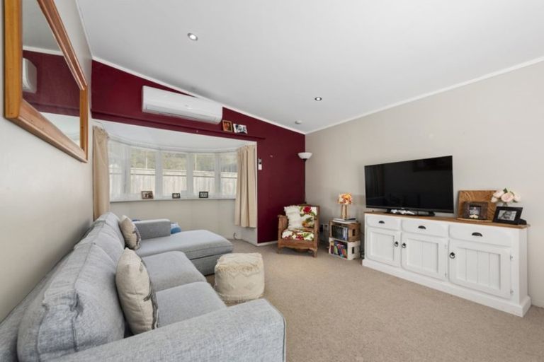 Photo of property in 52 Raukawa Street, Stokes Valley, Lower Hutt, 5019