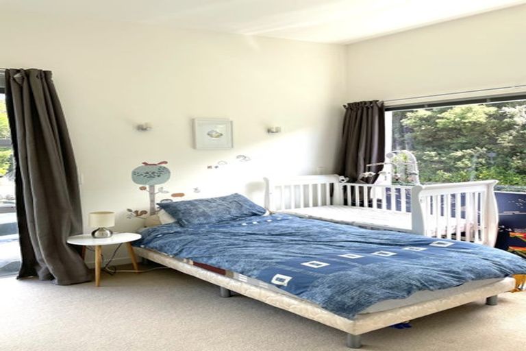 Photo of property in 33 Tiketike Way, Brooklyn, Wellington, 6021