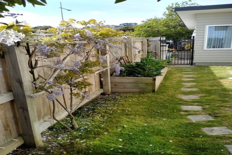 Photo of property in 18a Resolution Drive, Whitby, Porirua, 5024