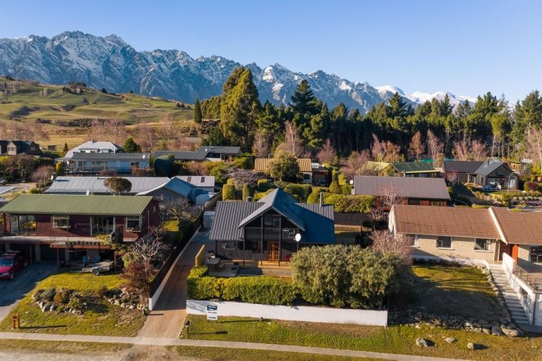 Photo of property in 15 Oregon Drive, Kelvin Heights, Queenstown, 9300