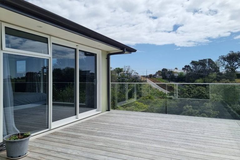 Photo of property in 3 Kapurau Lane, Merrilands, New Plymouth, 4312