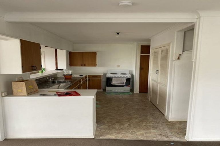 Photo of property in 3/69 Royal View Road, Te Atatu South, Auckland, 0610