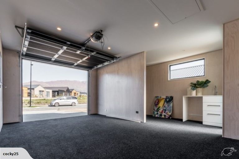 Photo of property in 40 Mount Creighton Crescent, Wanaka, 9305