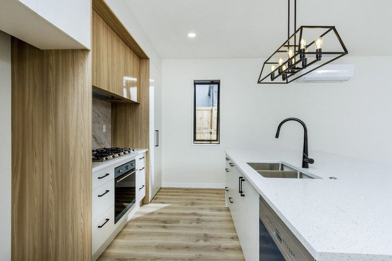 Photo of property in 51 Sunnyheights Road, Orewa, 0931