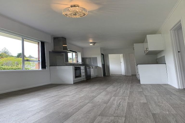 Photo of property in 15 Liston Crescent, Cockle Bay, Auckland, 2014