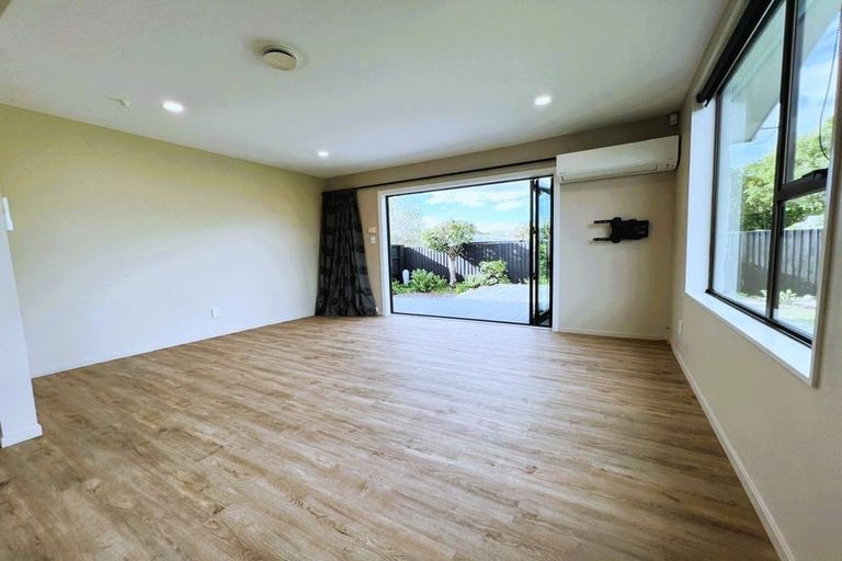 Photo of property in 2/41 Inwoods Road, Parklands, Christchurch, 8083