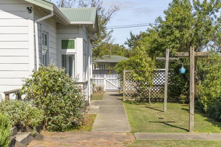 Photo of property in 59 Dublin Street, Martinborough, 5711