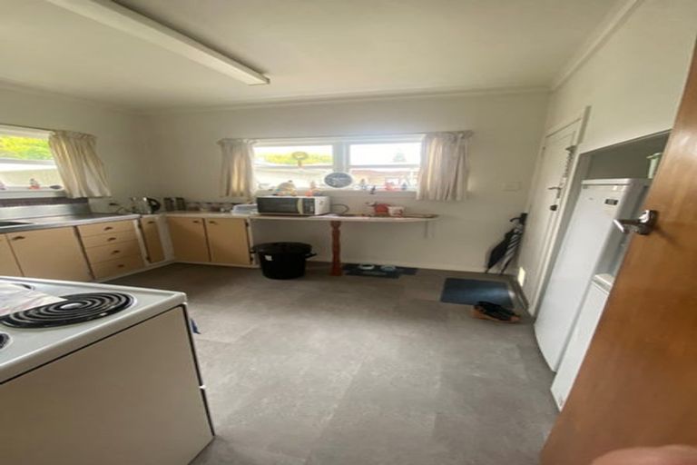 Photo of property in 2 Liverpool Street, Takaro, Palmerston North, 4412