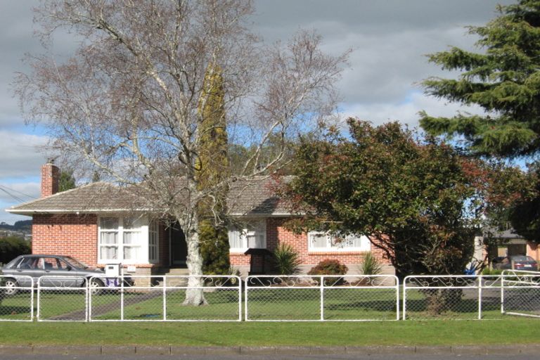 Photo of property in 12 Cross Street, Papakura, 2110