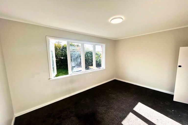 Photo of property in 52 Hutchinson Avenue, New Lynn, Auckland, 0600