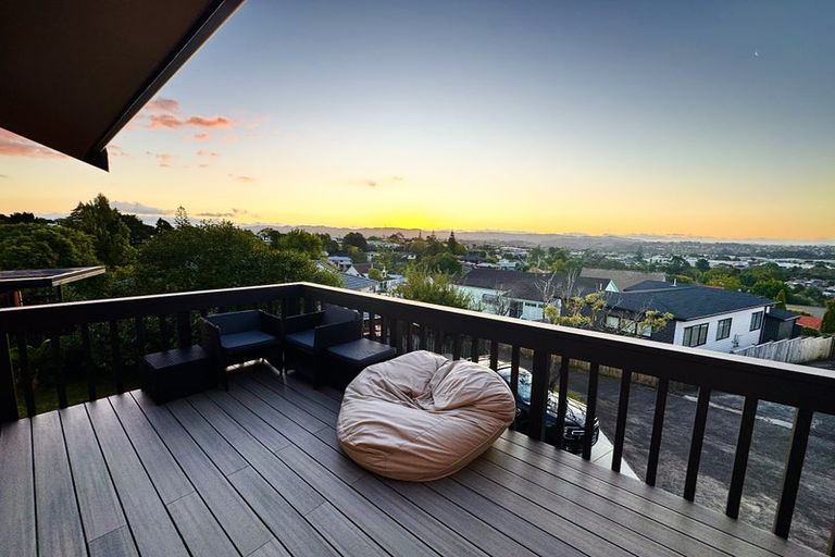 Photo of property in 17 Sungrove Rise, Sunnyvale, Auckland, 0612