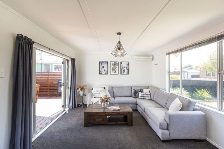 Photo of property in 22 Ruamahanga Crescent, Terrace End, Palmerston North, 4410