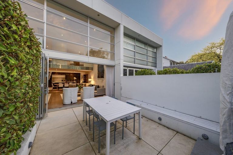 Photo of property in 12 Holly Road, St Albans, Christchurch, 8014