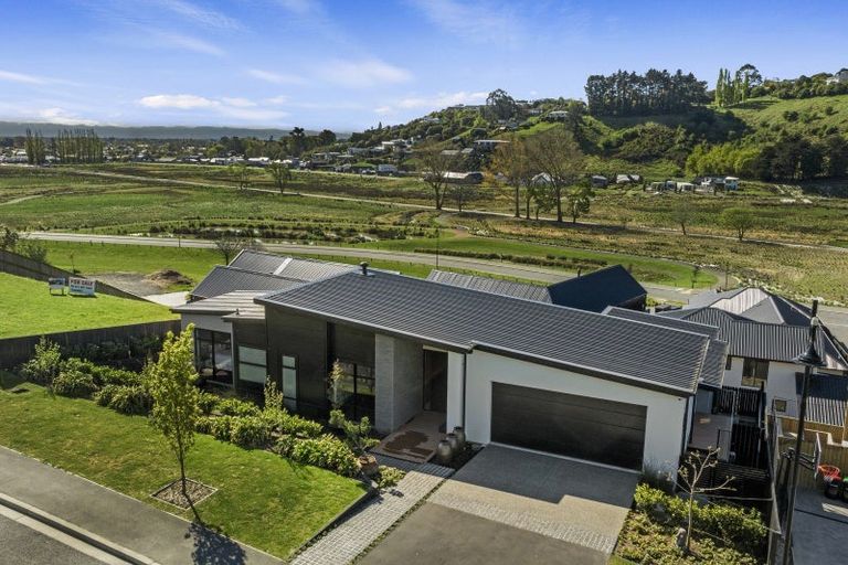 Photo of property in 12 Round Hill Rise, Cracroft, Christchurch, 8022