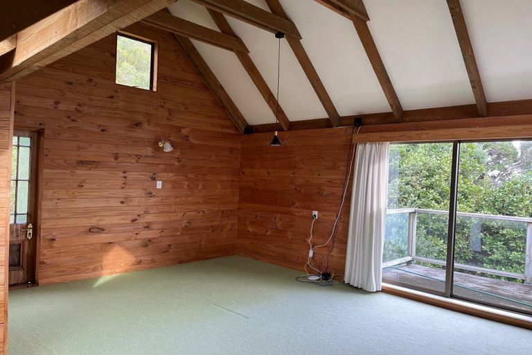 Photo of property in 14 Taungata Road, York Bay, Lower Hutt, 5013