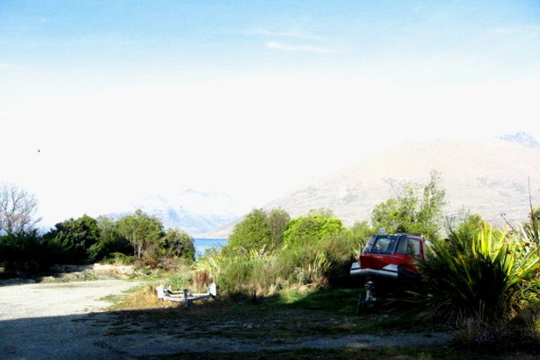 Photo of property in 48 Cedar Drive, Kelvin Heights, Queenstown, 9300