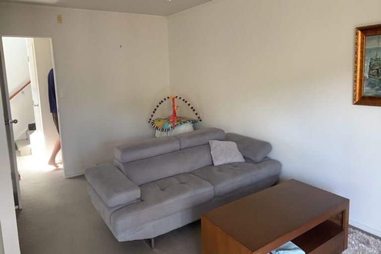 Photo of property in 1/112 Seaview Road, Glenfield, Auckland, 0629