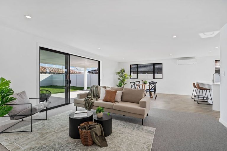 Photo of property in 8 Te Taniwha Road, One Tree Point, 0118