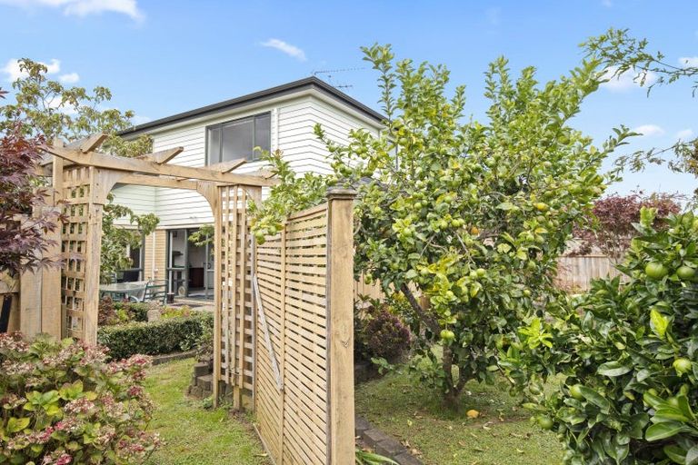 Photo of property in 9 Greta Banks Place, Wattle Downs, Auckland, 2103