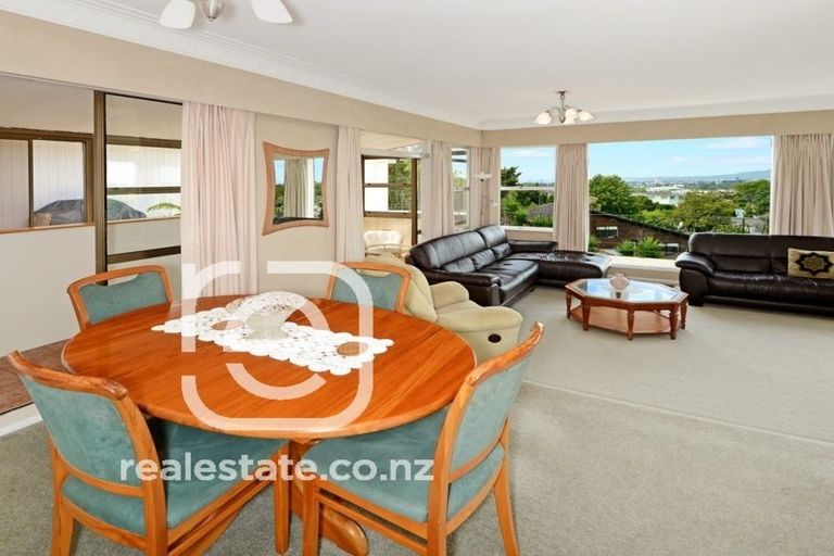 Photo of property in 21 Marlborough Avenue, Glenfield, Auckland, 0629