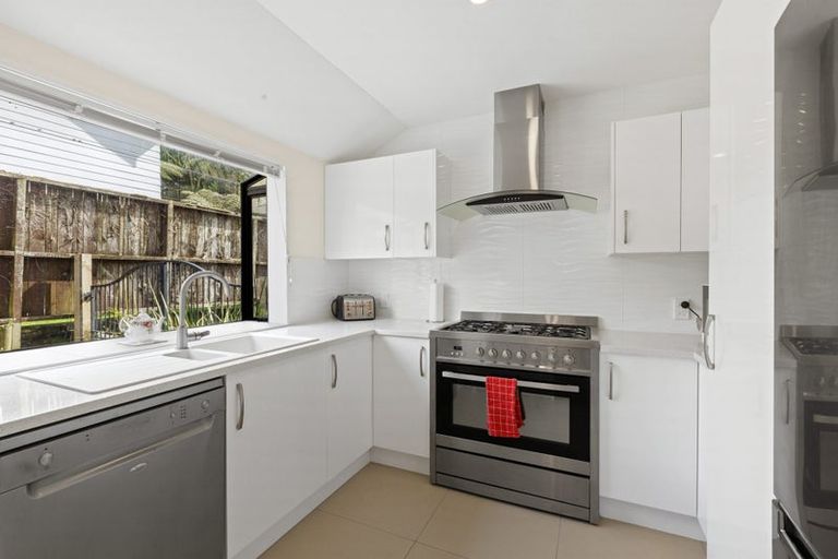 Photo of property in 2/64 Langana Avenue, Browns Bay, Auckland, 0630