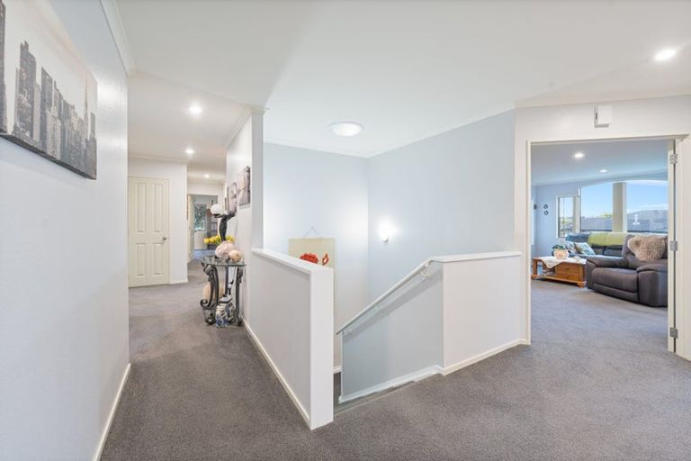 Photo of property in 1 Sandhurst Rise, Henderson, Auckland, 0612