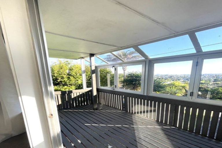 Photo of property in 1/53 Seaview Road, Castor Bay, Auckland, 0620