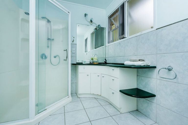 Photo of property in 70 Chivalry Road, Glenfield, Auckland, 0629