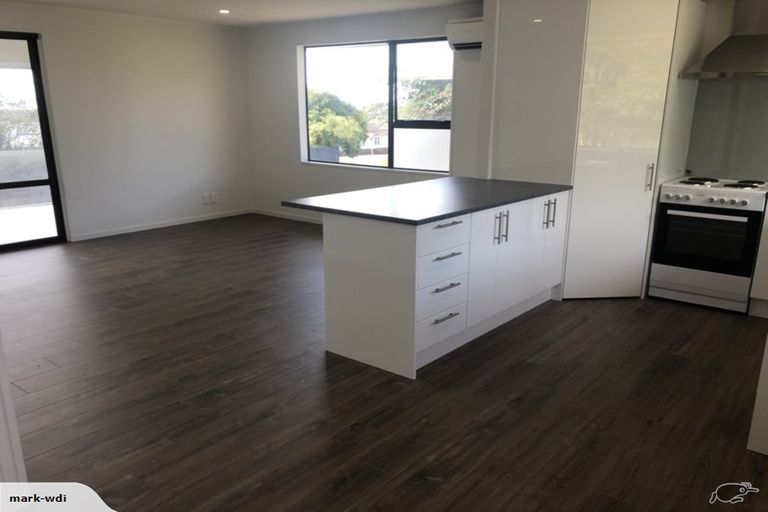 Photo of property in 15 Wakeling Avenue, Te Atatu South, Auckland, 0610