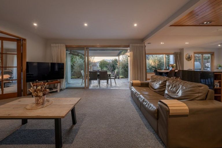 Photo of property in 12 Sycamore Place, Wanaka, 9305