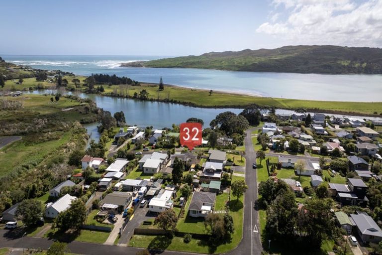 Photo of property in 32 Taipari Avenue, Raglan, 3225